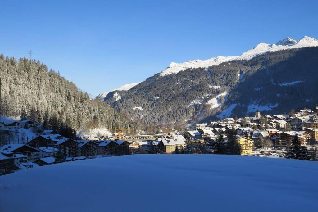Appartement In Hus Signal Met Prachtig Uitzicht Op De Bergen Klosters Exterior photo